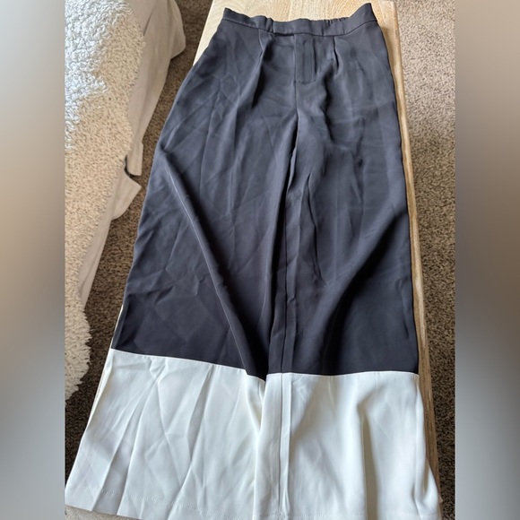 Mulla
Women's Black Color Block Wide Pants
NWT - Picture 4 of 4